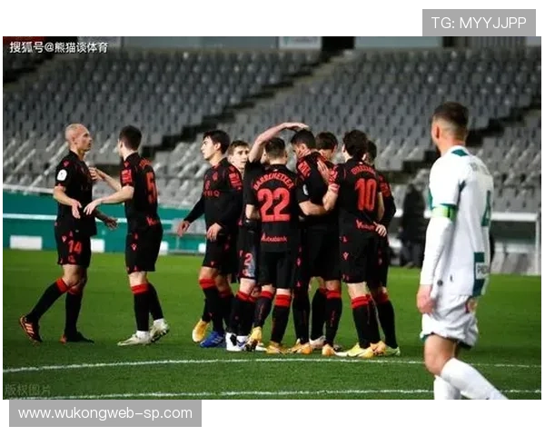 厄德高与福登：技术型中场核心成长路径对比分析