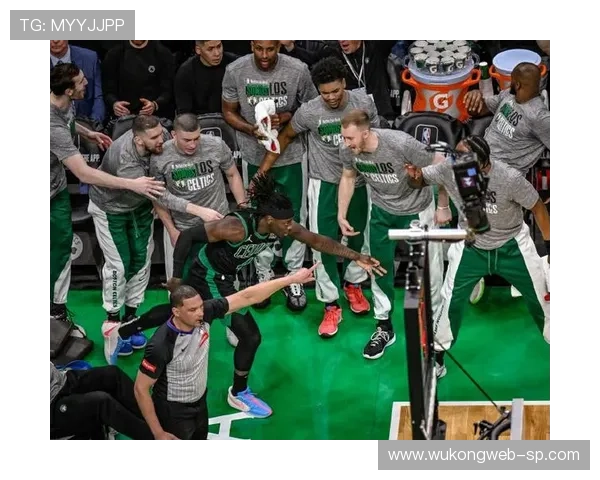 塔图姆提升挡拆表现，拉开与东契奇关键时刻得分差距