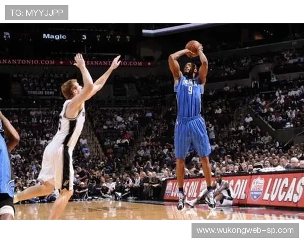 拉沙德·刘易斯突破和中投转换提升球队关键得分效率